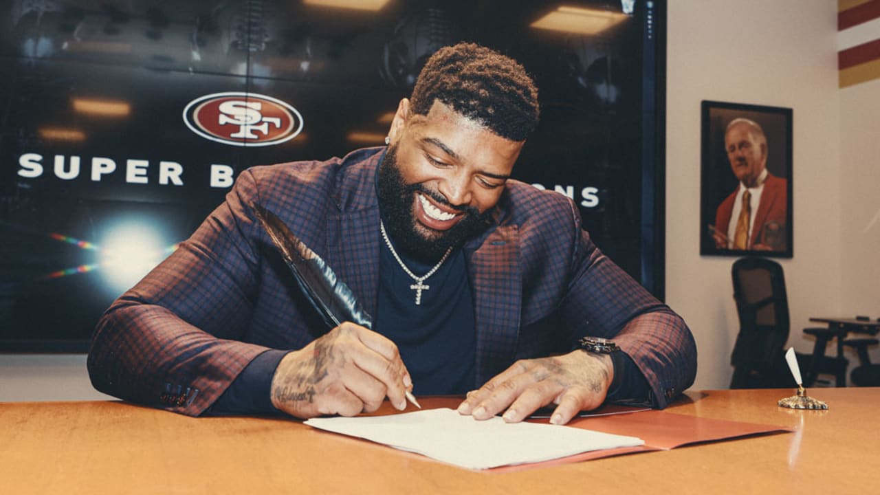 Pen to Paper 49ers Sign Their Contracts