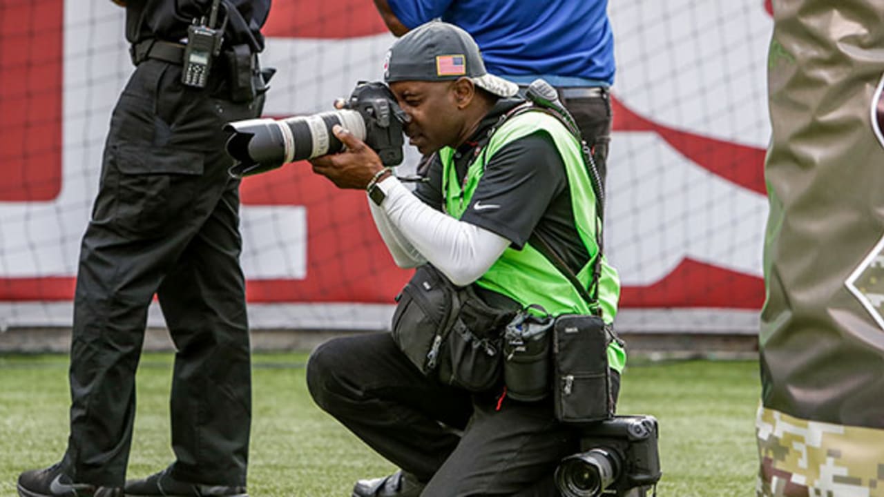 Longtime 49ers Photographer Receives Prestigious Industry Award