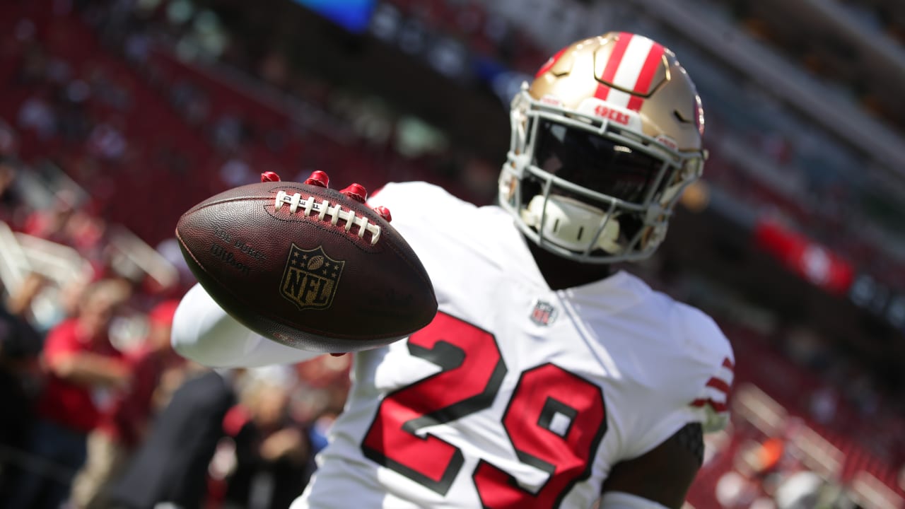 San Francisco 49ers strong safety Jaquiski Tartt (3) warms up