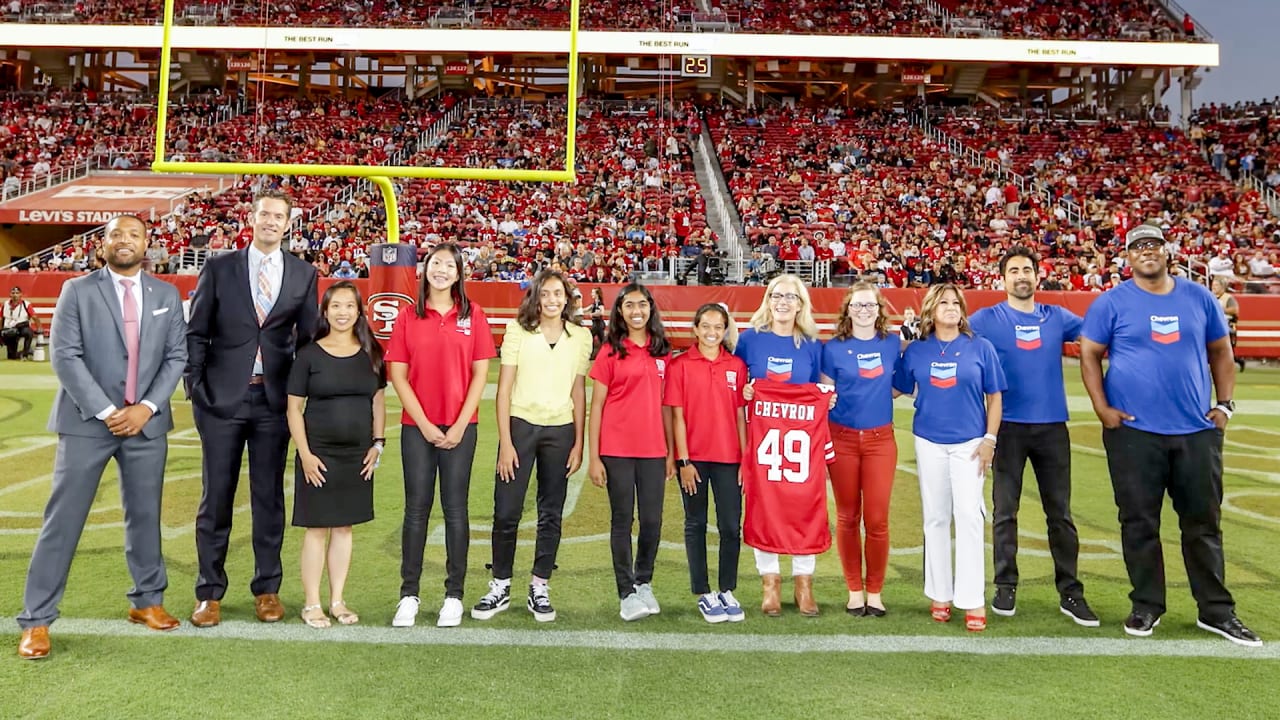 Arik Armstead Promotes Social Justice and Equity During Reading Event