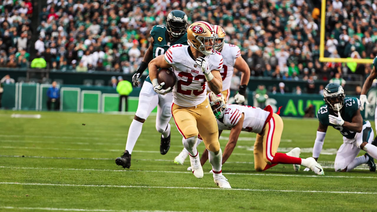 Con cuatro anotaciones de McCaffrey, 49ers superan 35-16 a