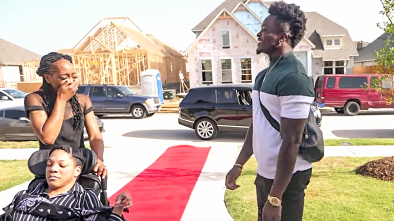 49ers receiver Marquise Goodwin bought his mom and sister a house 