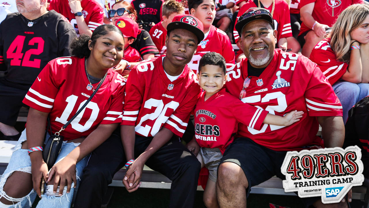 49ers Faithful Show Out at Training Camp ️