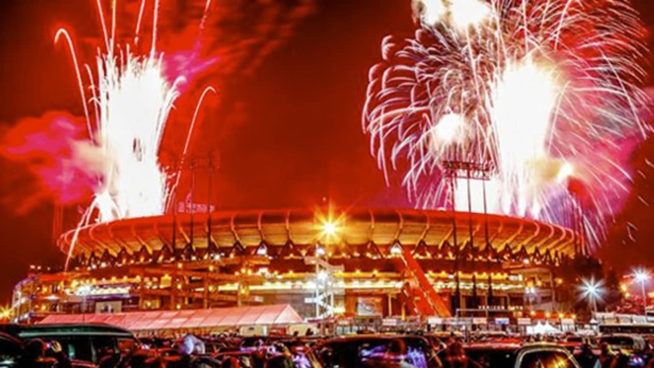 Sunday Night Football on NBC - Greetings from San Francisco 49ers' Candlestick  Park! #SNF Who wants some football?