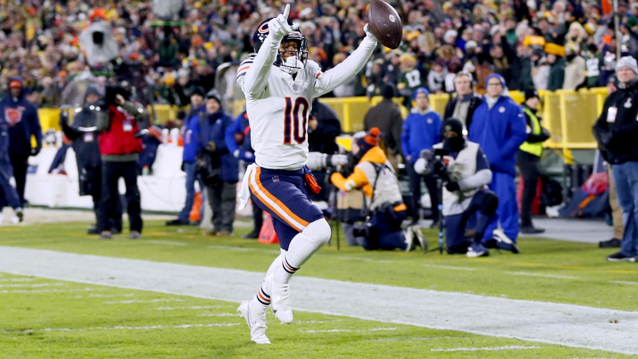 Chicago Bears wide receiver Damiere Byrd's speed overwhelms a mismatched  Green Bay Packers defender for a 54-yard touchdown