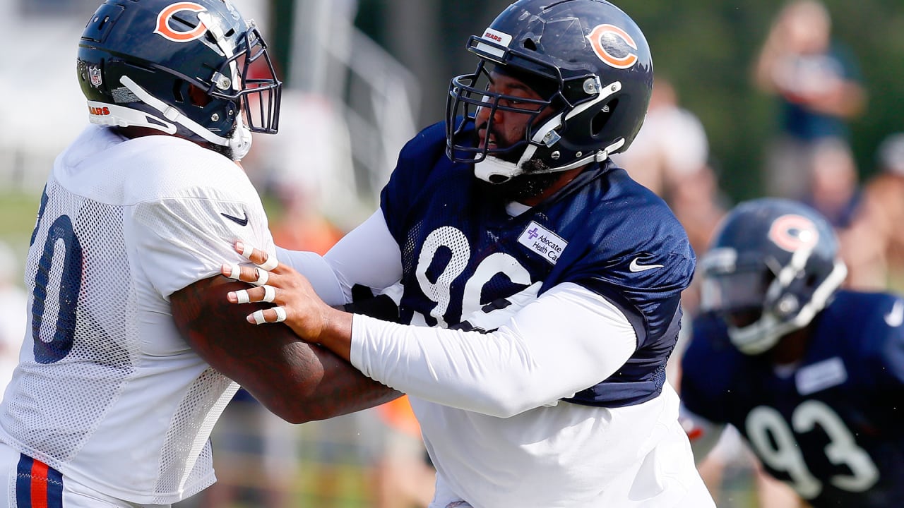 Akiem Hicks Breaks Down How to Make O-Linemen Look SILLY