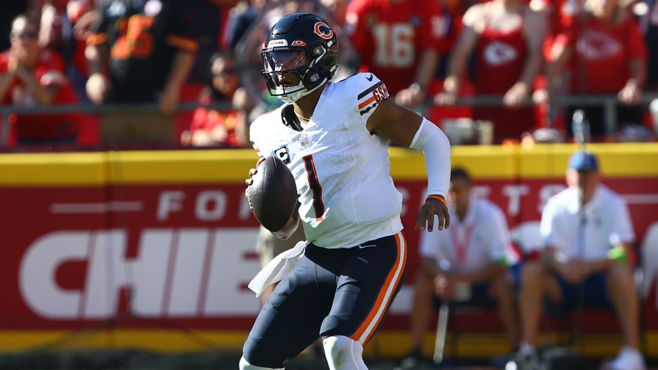 Chicago Bears game today: Ready or not, QB Justin Fields started against  Cleveland Browns - ABC7 Chicago