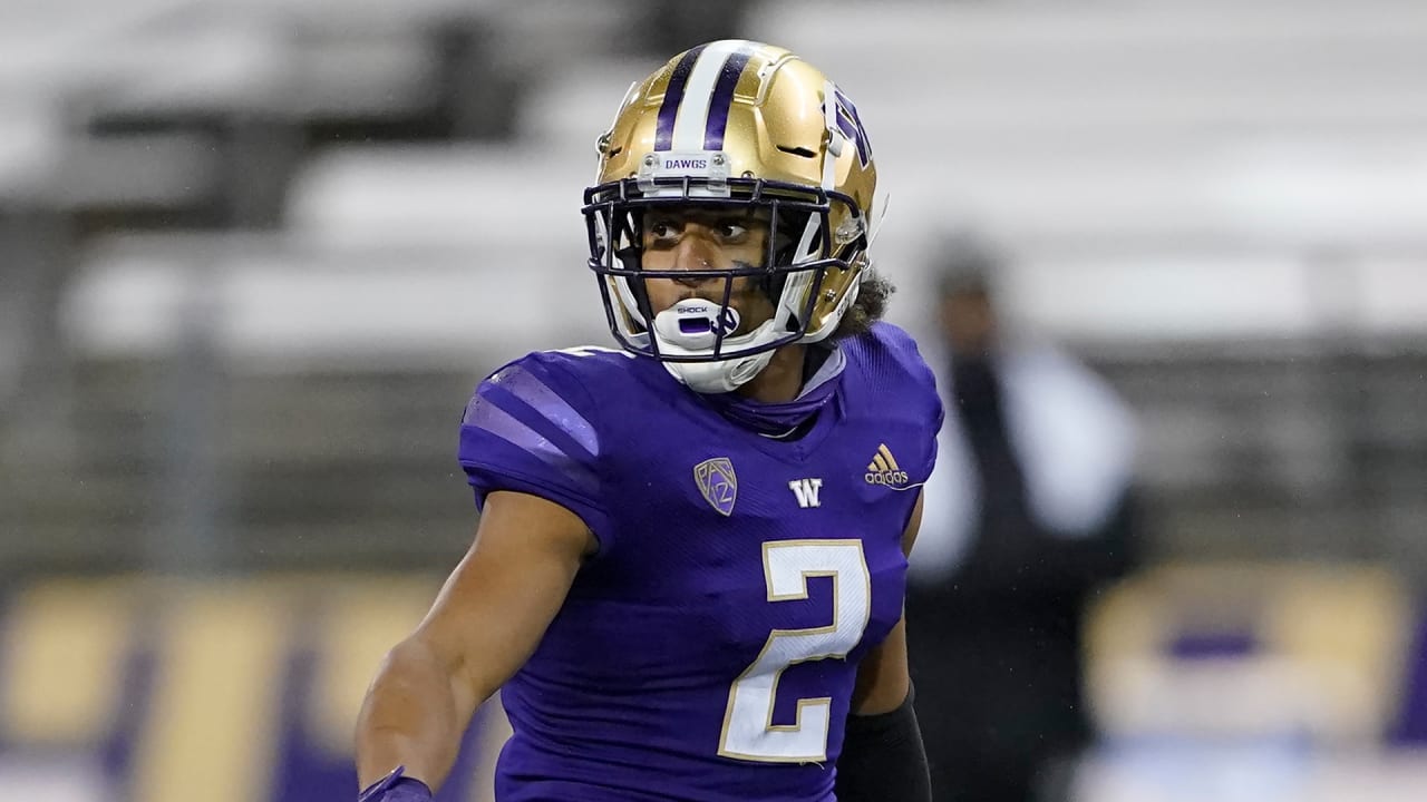 Washington Huskies defensive back Kyler Gordon looks on during an