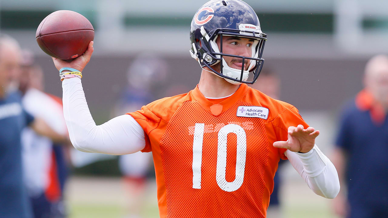 NFL - Chicago Bears rookie QB Mitch Trubisky throws his