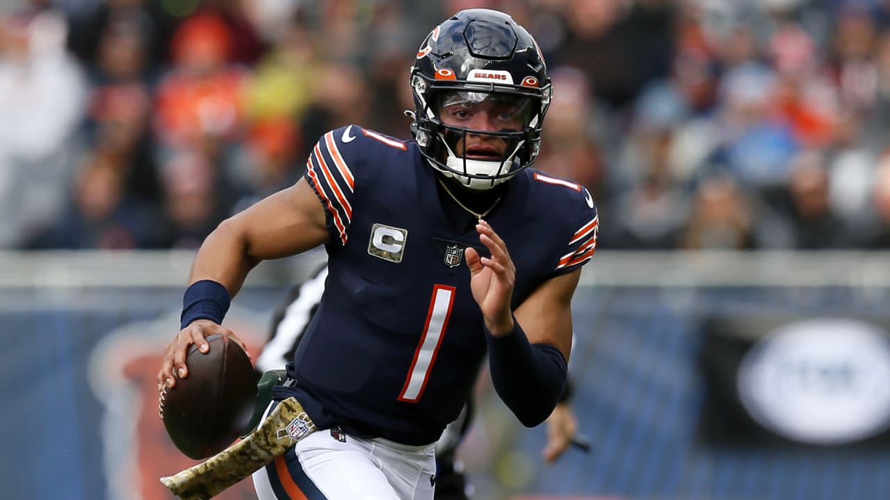 Bears QB Fields has X-rays on left shoulder following loss