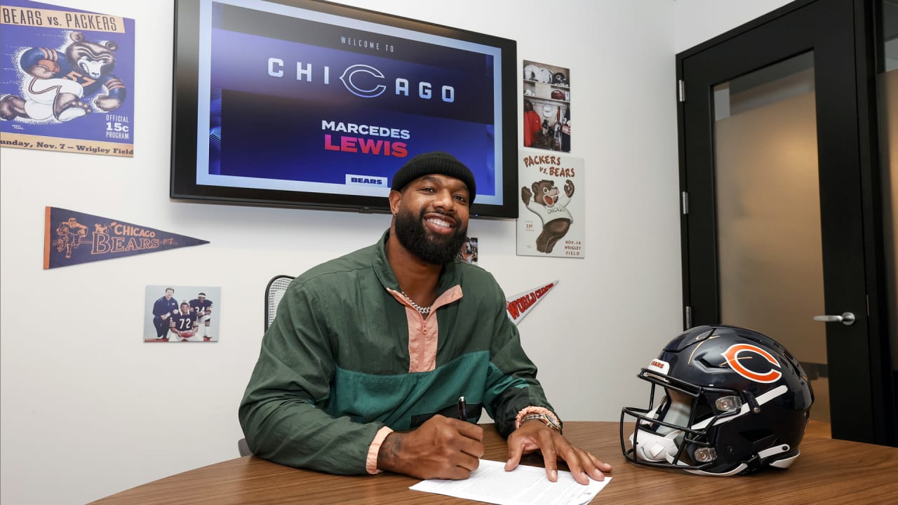 Bears sign TE Marcedes Lewis