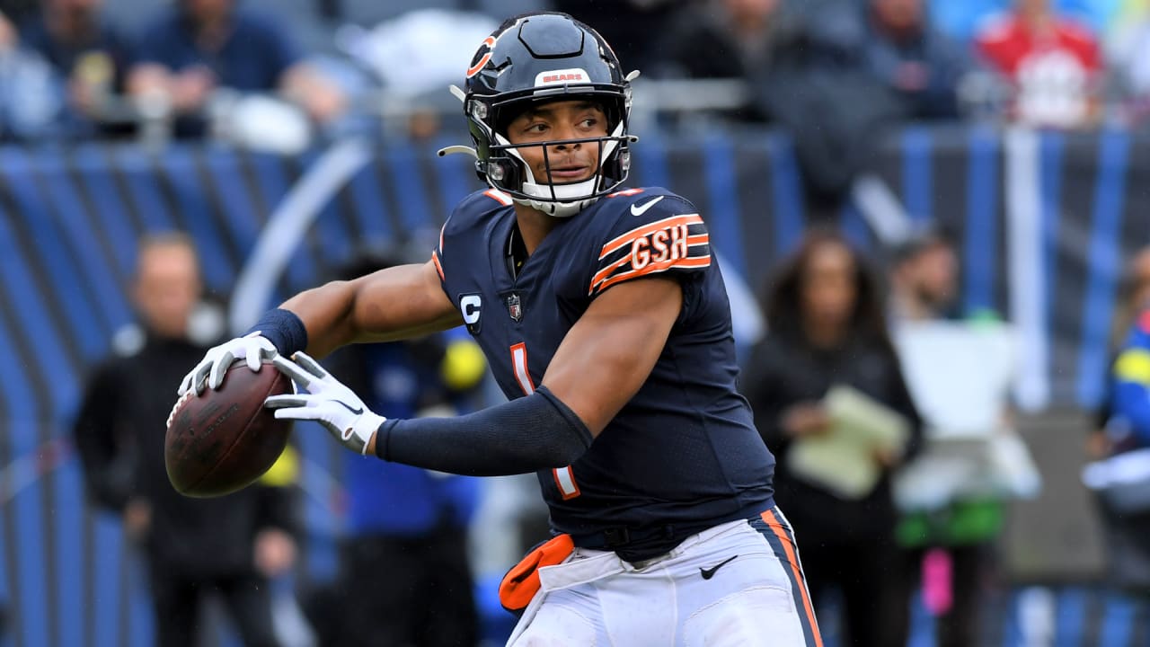 Matt Eberflus impressed with Justin Fields' mental toughness ahead of  Packers game