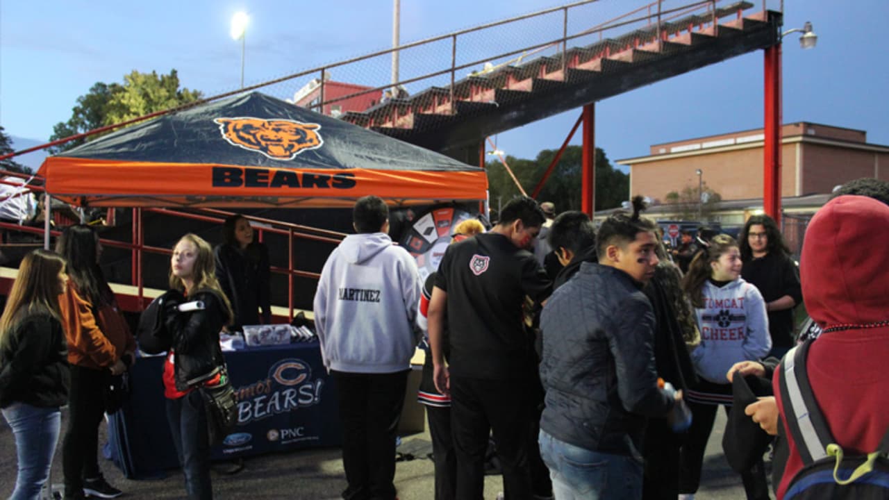 Bears Celebran con East Aurora High School