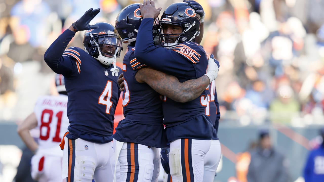 Quinn sets Bears season sacks record in 29-3 rout of Giants