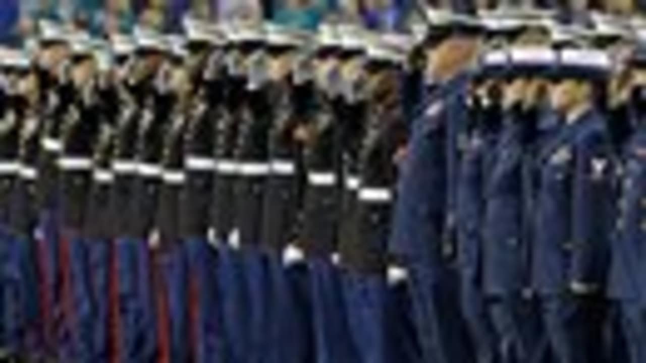 Big Red One Soldiers Reenlist at Chicago Bears Veterans Day game, Article