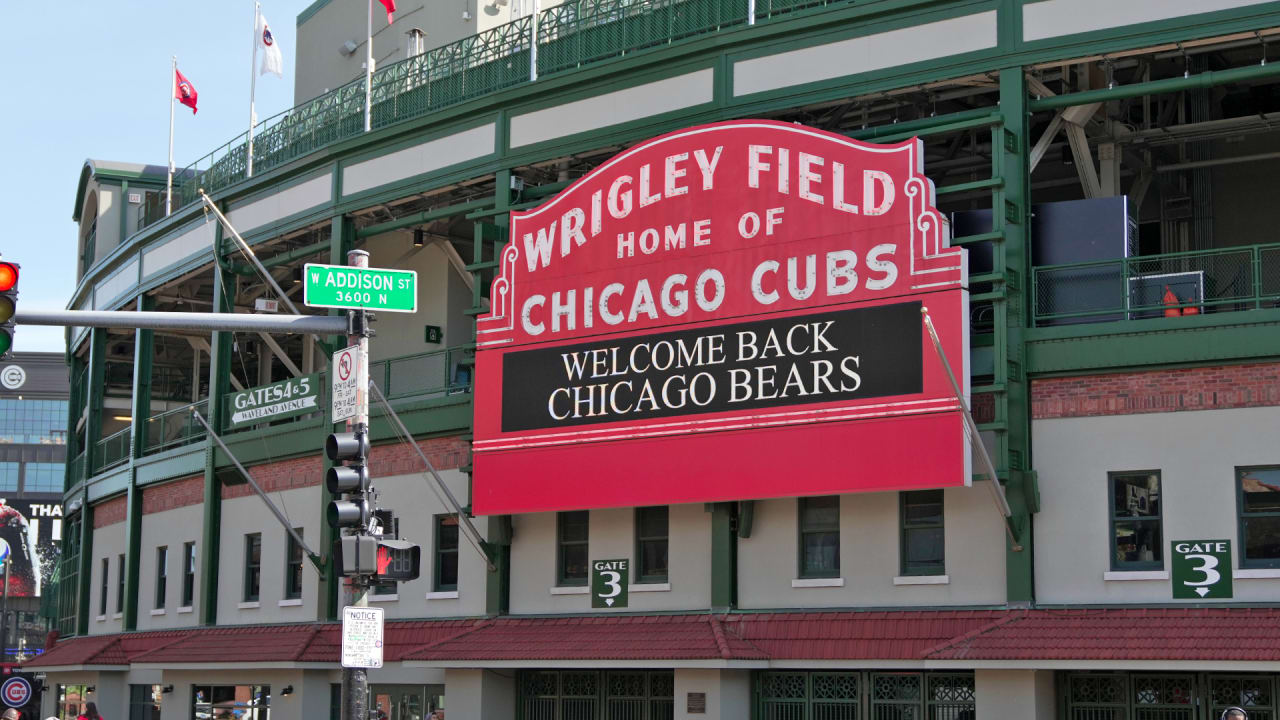 Bears hold team-bonding event at Wrigley Field