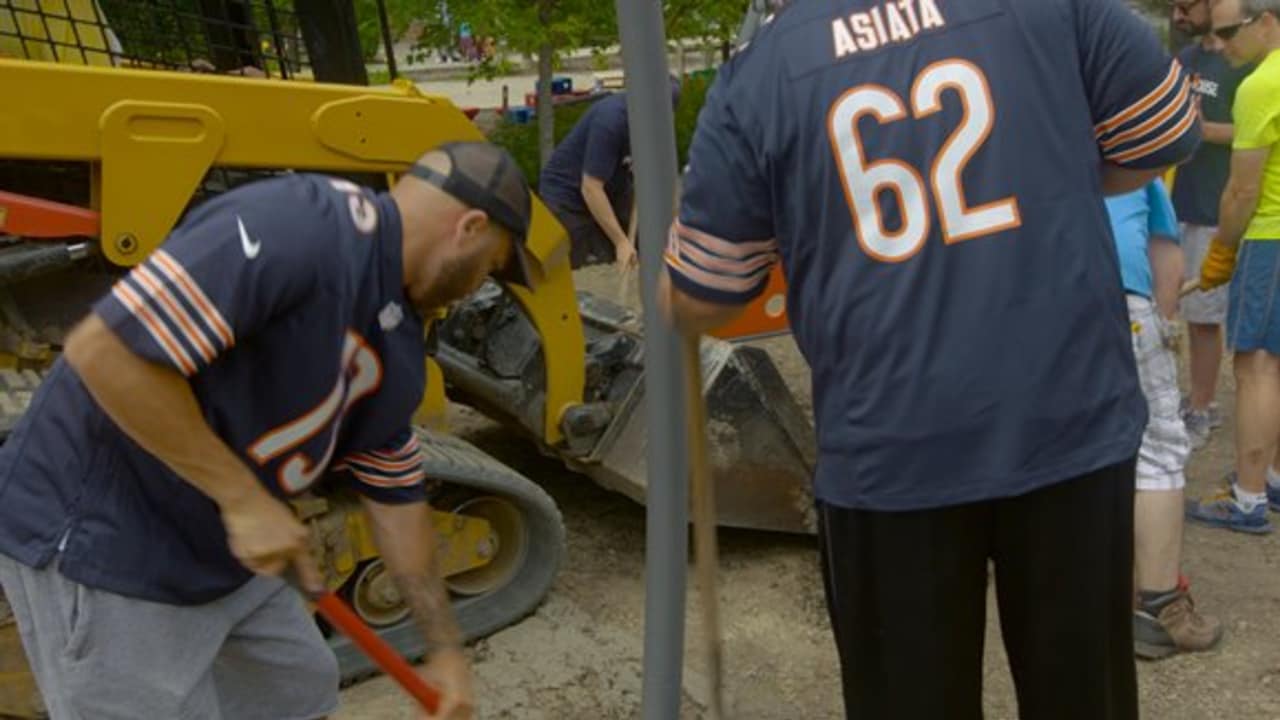 Ryan Poles & Matt Eberflus visit Maryville Courage House