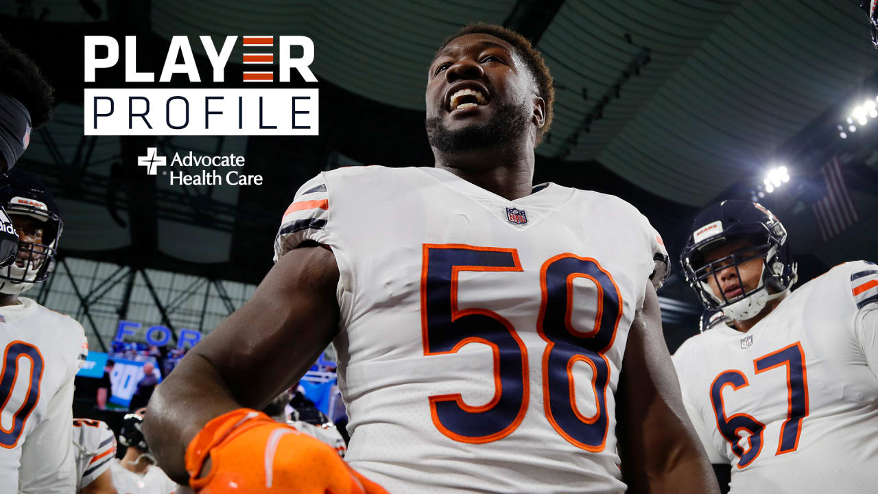 Download Smiling Roquan Smith In Chicago Bears Jersey Wallpaper