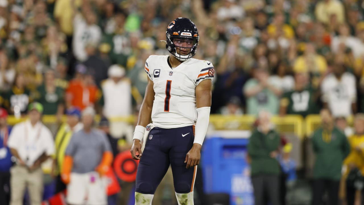 Chicago Bears QB And Ex-Ohio State Buckeye Justin Fields Nominated For  FedEx Air Player of the Week - Sports Illustrated Ohio State Buckeyes News,  Analysis and More