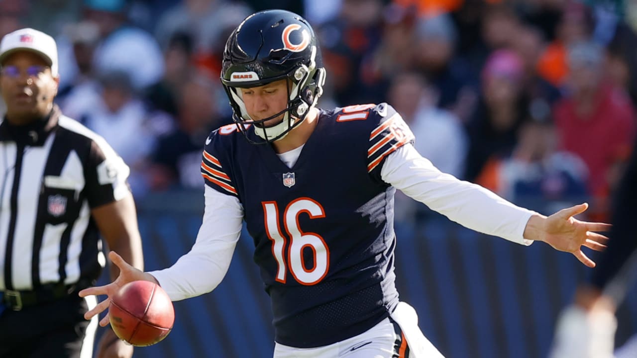 Former Cedar Ridge punter Gill signs with Chicago Bears, starts