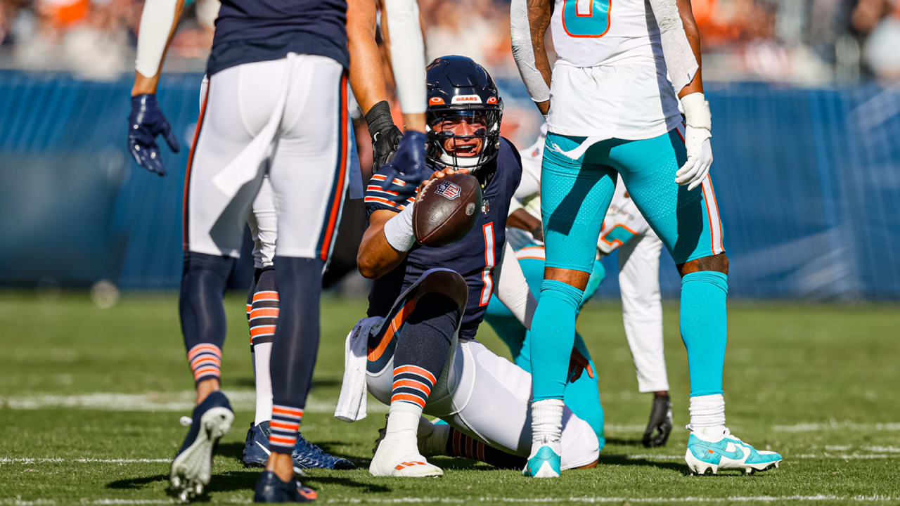 Bears QB Fields rushes for 178 yards in loss to Dolphins