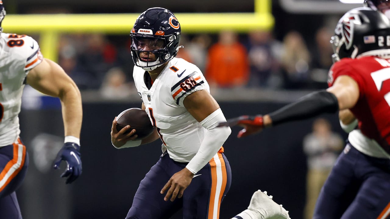 Report: Bears' Fields suffered left shoulder dislocation