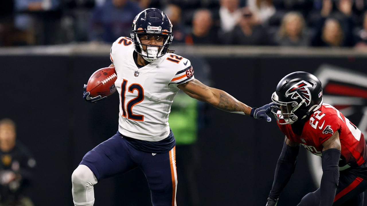 Chicago Bears tight end Cole Kmet (85) scores on an 11-yard touchdown  reception during the second half of an NFL football game against the  Minnesota Vikings, Sunday, Jan. 8, 2023, in Chicago.