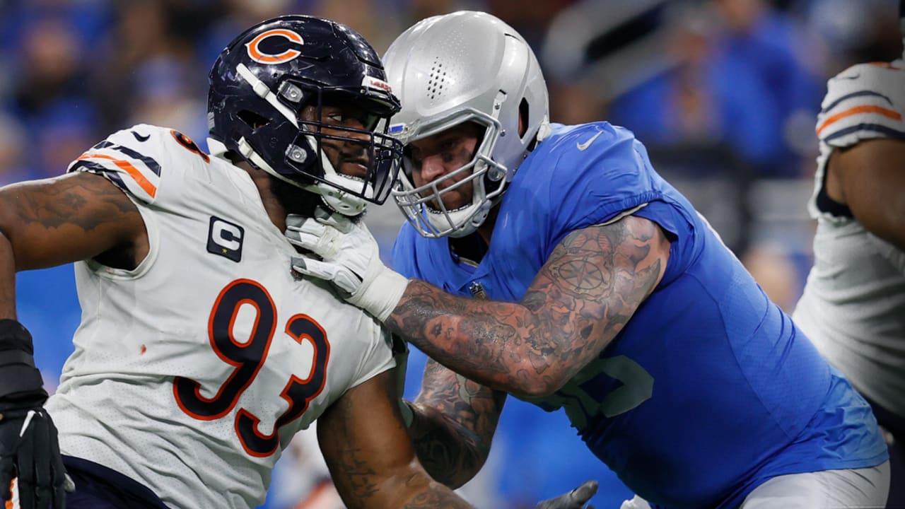 Chicago Bears defensive tackle Justin Jones (93) warms up prior to