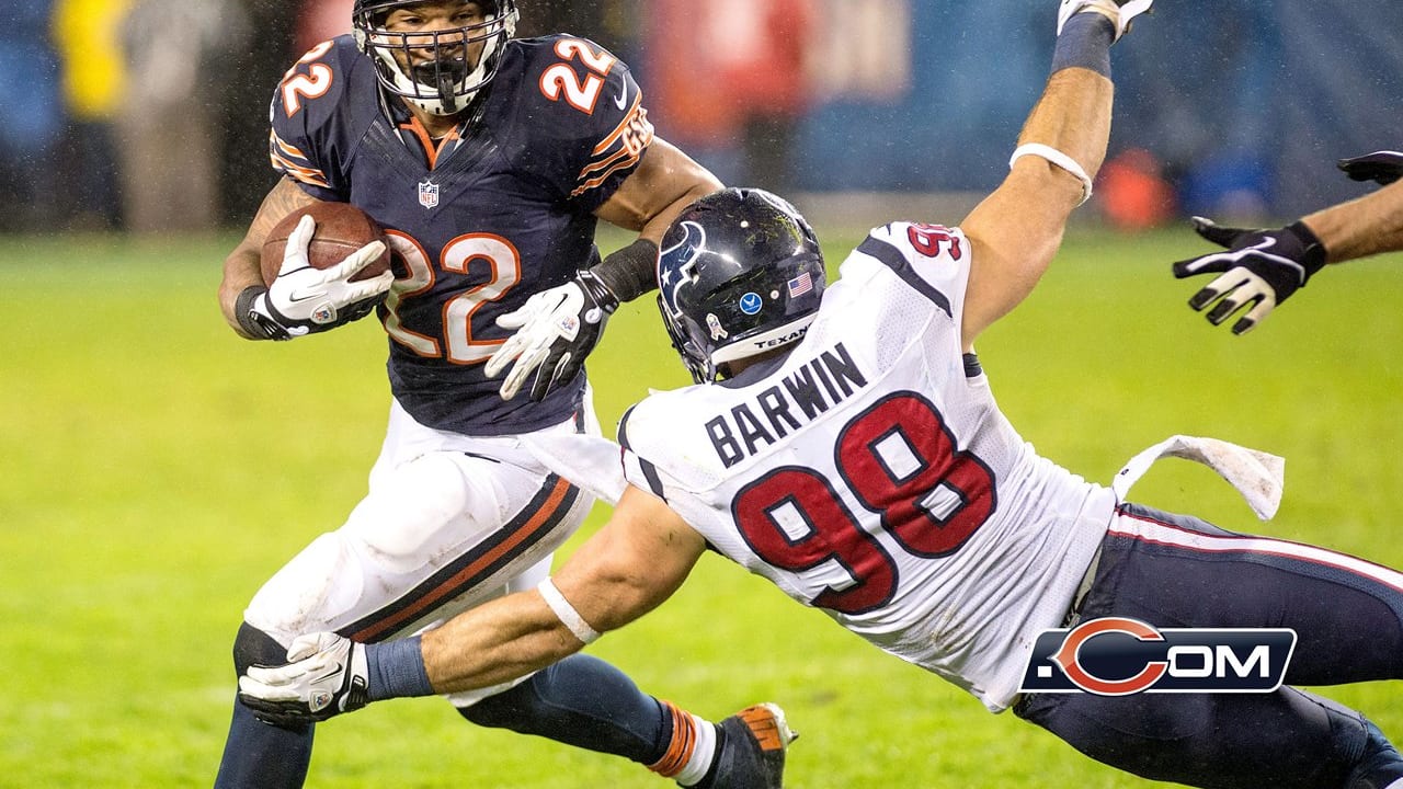 Chicago Bears vs. Houston Texans. Fans support on NFL Game. Silhouette of  supporters, big screen with two rivals in background Stock Photo - Alamy