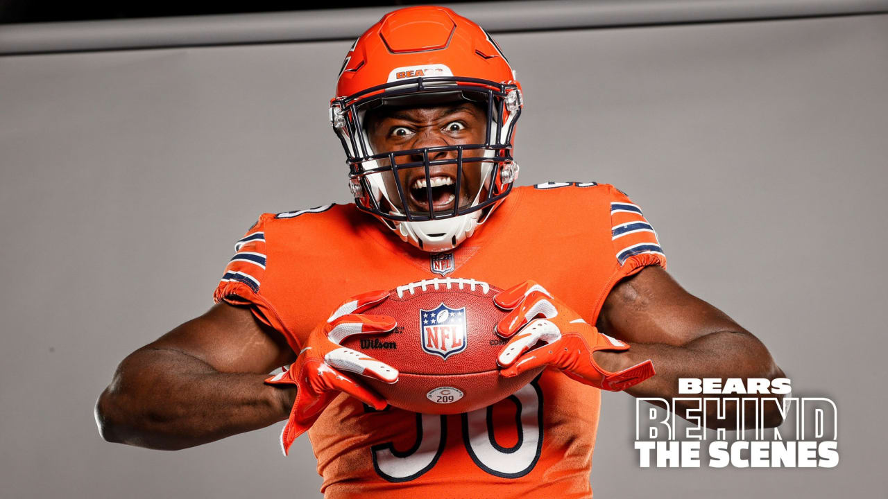 Roquan Smith debuts new Bears helmet, uniform combination