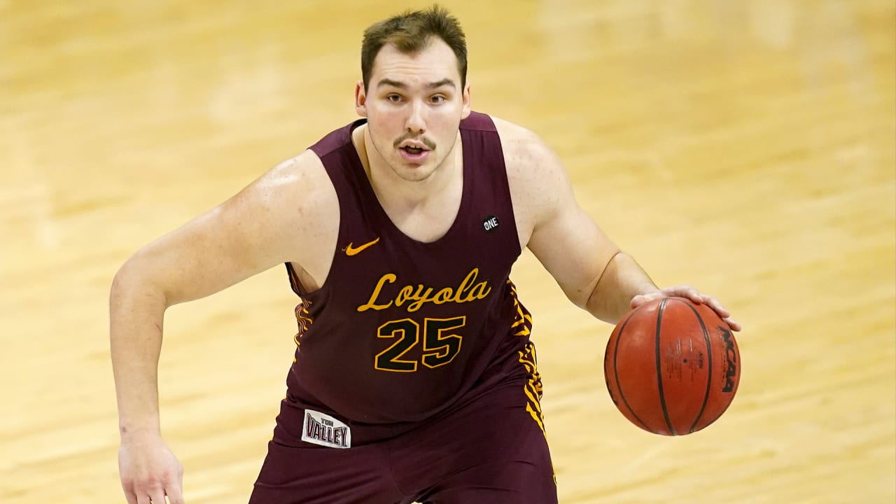 Cameron Krutwig - Men's Basketball - Loyola University Chicago Athletics