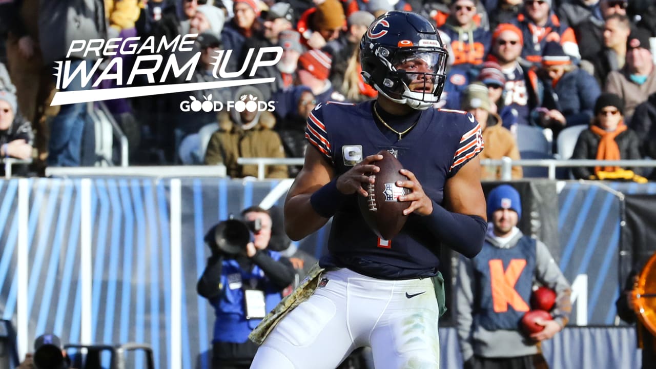 Chicago Bears quarterback Justin Fields signs baby's Bears jersey at  training camp