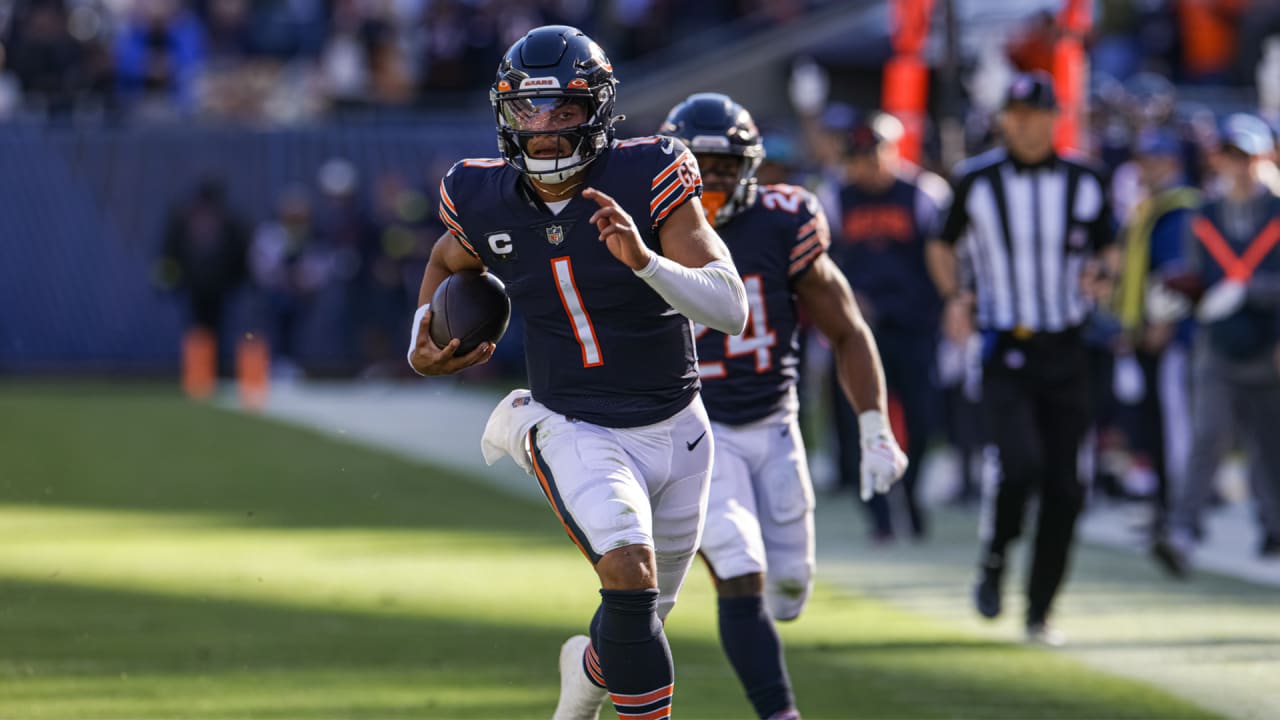 NFL fans are losing their minds over Bears QB Justin Fields' 61-yard TD run