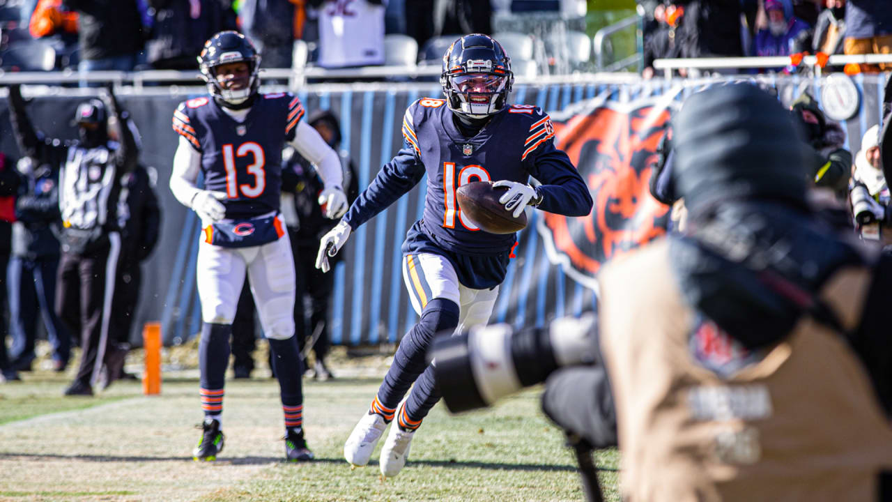 Can't-Miss Play: Chicago Bears quarterback Justin Fields Fields makes magic  happen on 51-yard TD to wide receiver Dante Pettis