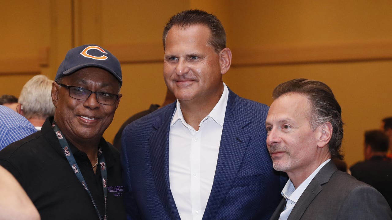 Jimbo Covert Makes Pro Football Hall of Fame - Sports Illustrated Chicago  Bears News, Analysis and More