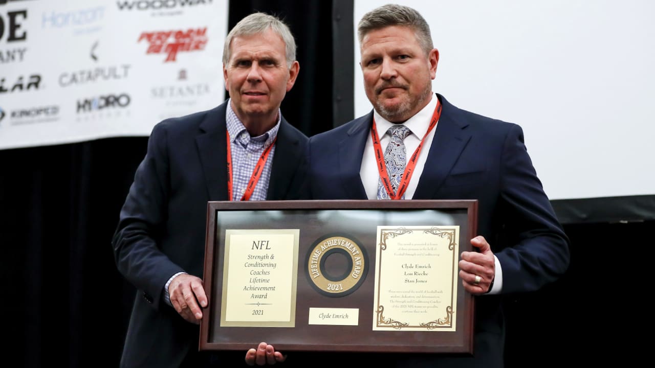 Bears legend Clyde Emrich honored at NFL Combine