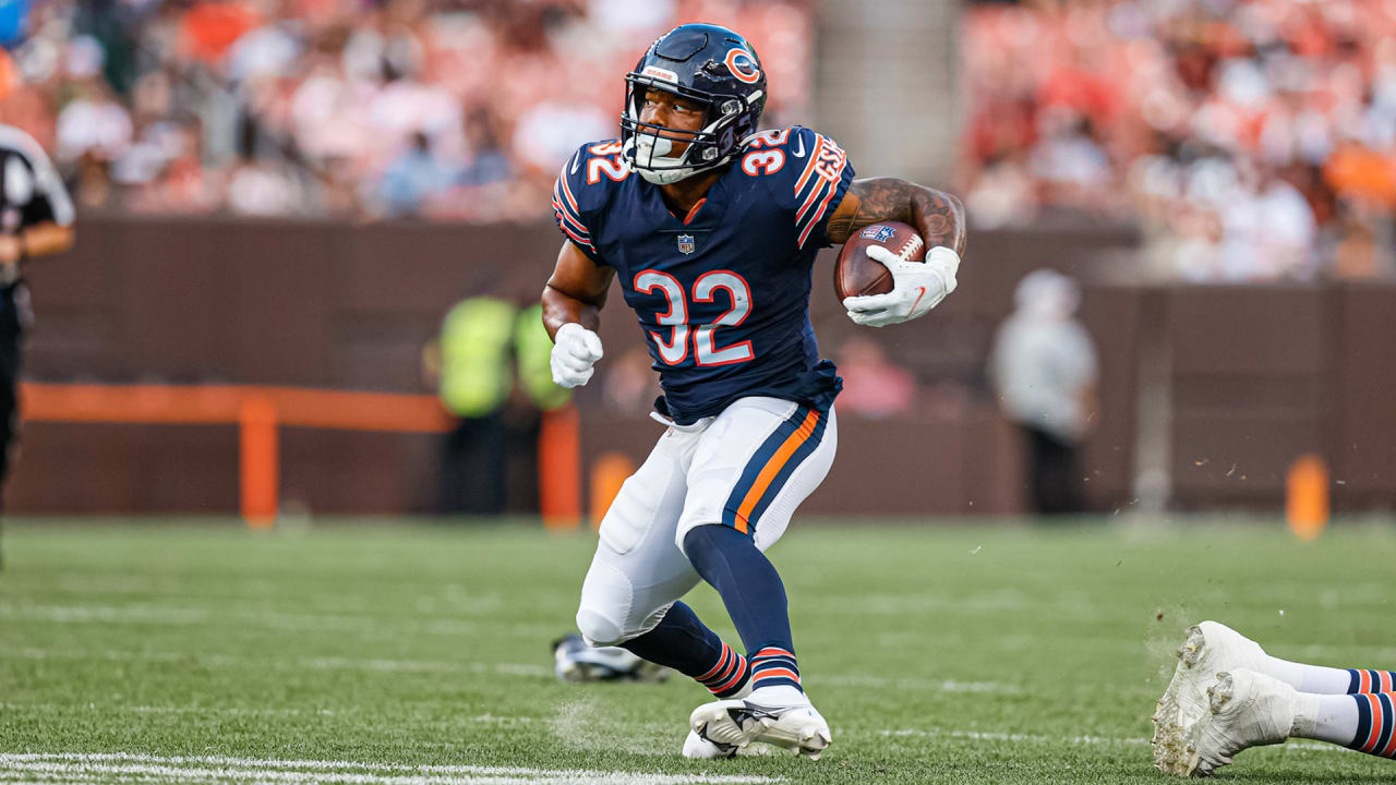 Chicago Bears running back David Montgomery catches a football prior to an  NFL football game against the Washington Redskins, Monday, Sept. 23, 2019,  in Landover, Md. (AP Photo/Mark Tenally Stock Photo - Alamy