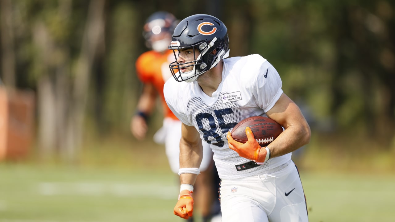 Bears' Cole Kmet goes undercover, surprises high school athletes