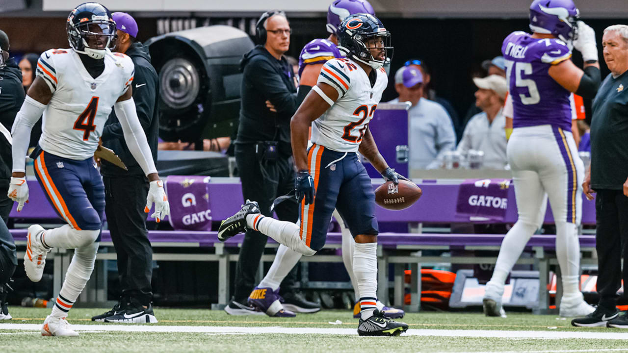 Chicago Bears cornerback Kindle Vildor records his first career INT off  Kirk Cousins