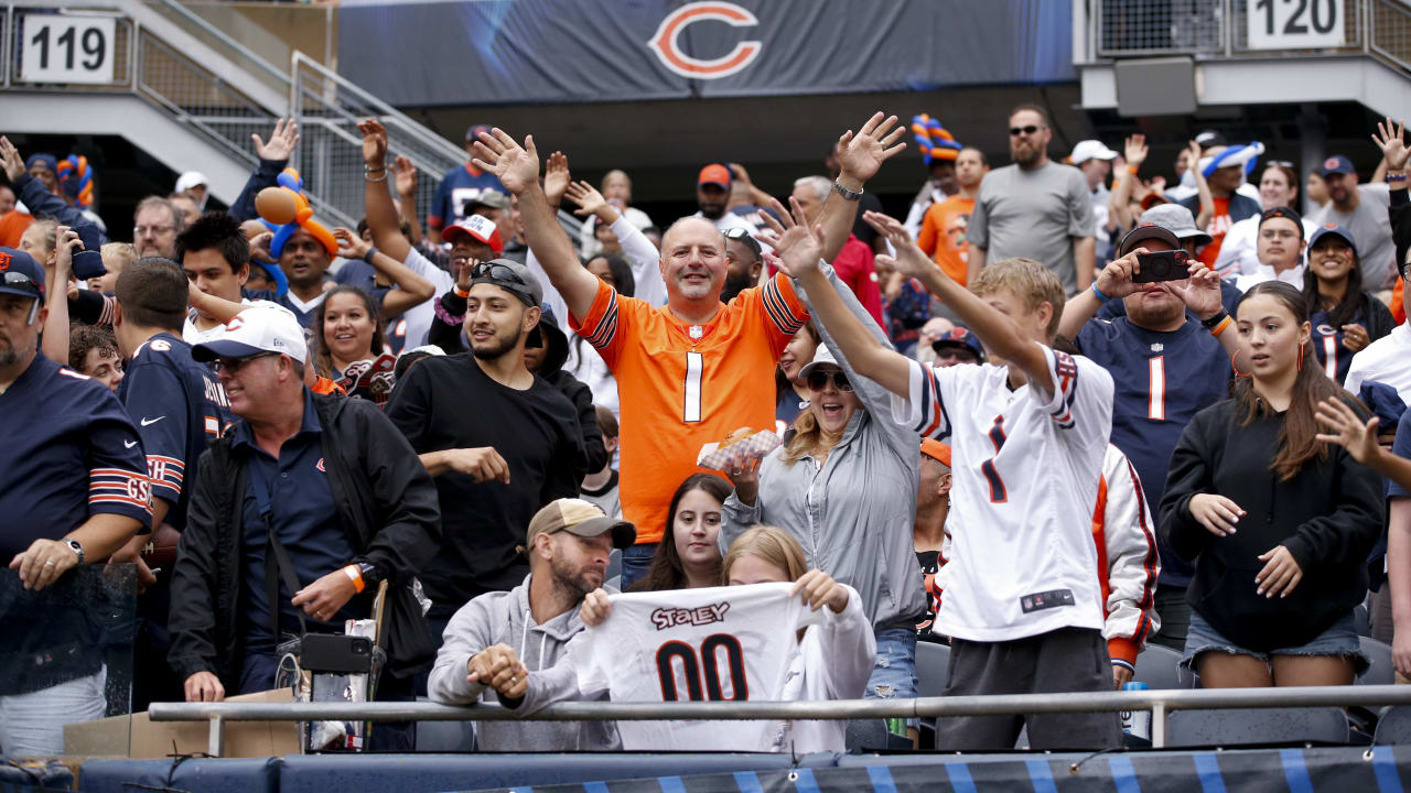 All 7 Bears fans showed up in Chicago for their annual family