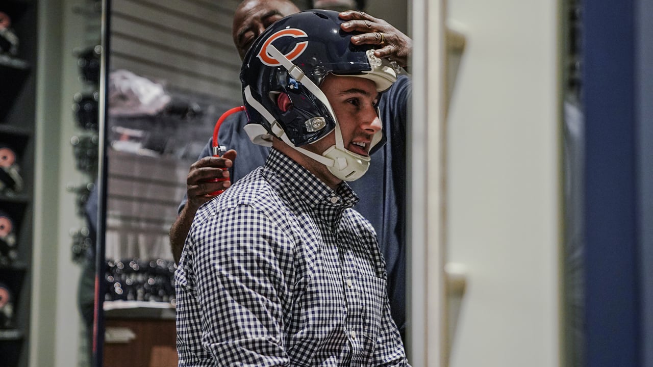Players arrive for Bears rookie minicamp
