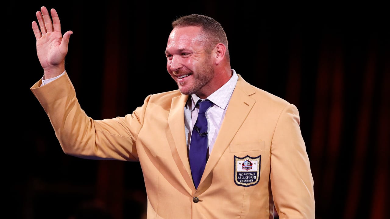 Hall of Famer Brian Urlacher - Los Angeles Times