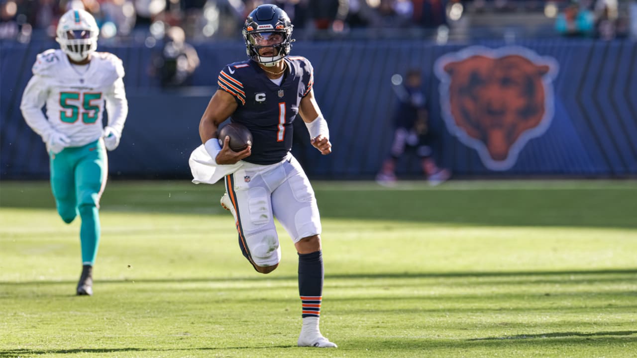 Chicago Bears quarterback Justin Fields runs against the