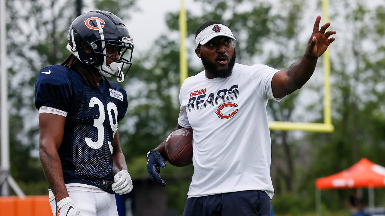 Watch the hilarious clip of mic'd-up Chicago Bears linebacker Roquan Smith  LOVING rain-soaked game