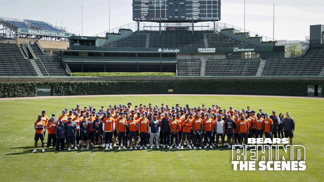 Wrigley Field the morning after: Fans flock to stadium to honor team