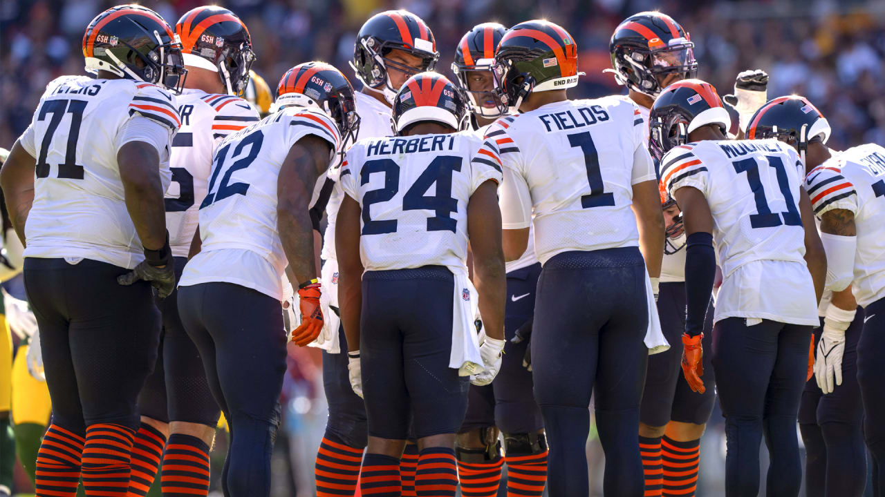 chicago bears huddle