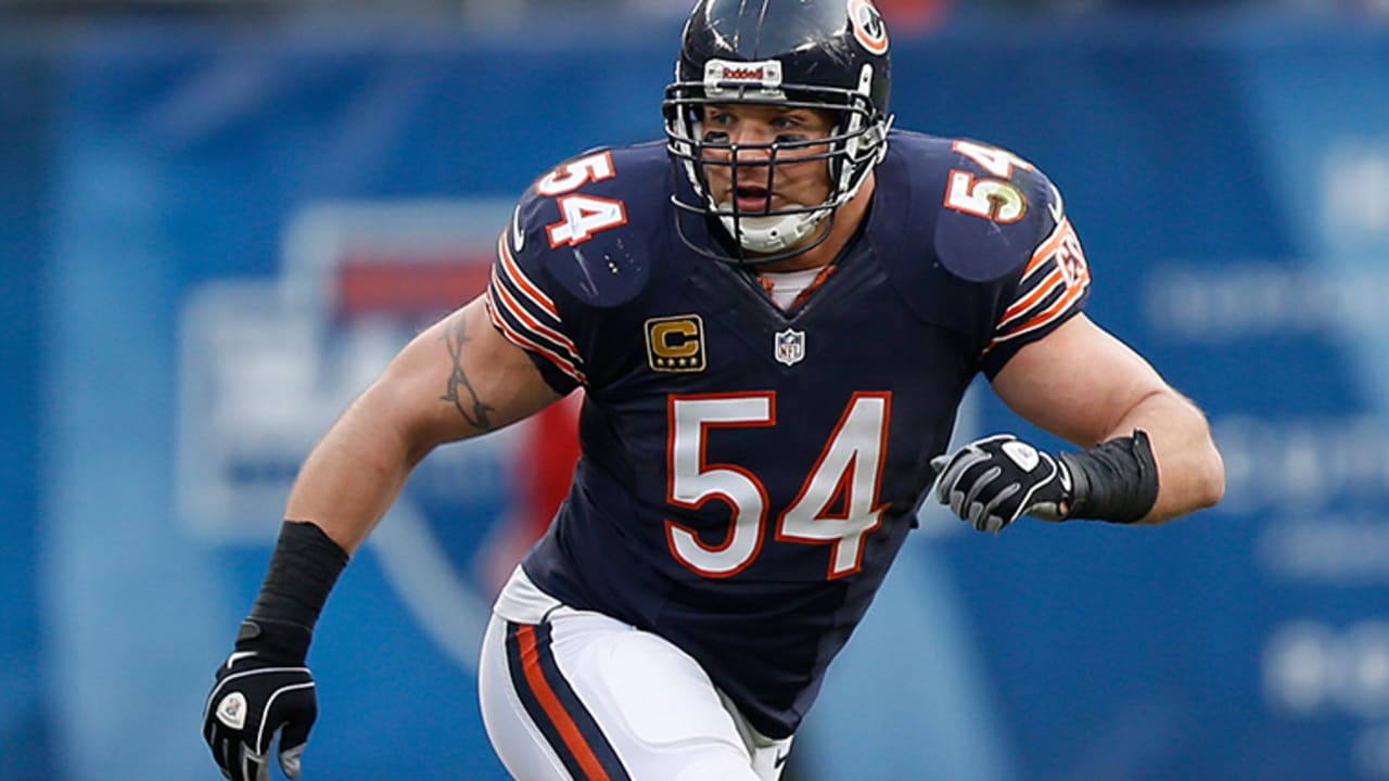 Bears LB Urlacher announces his retirement