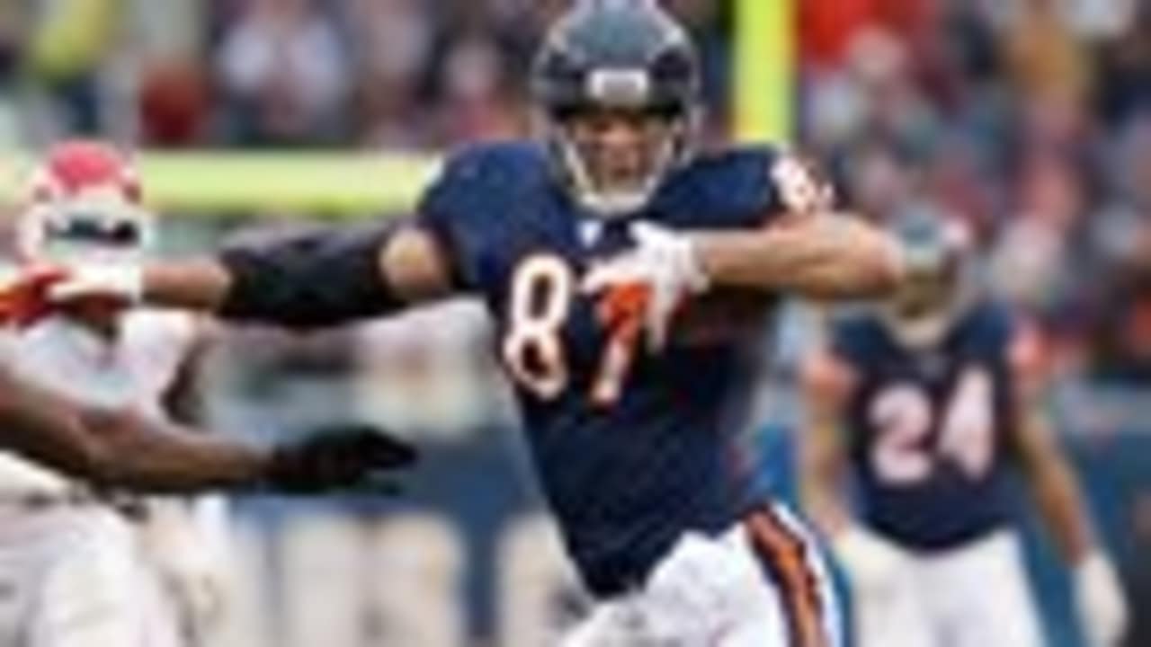 bears-cut-tight-ends-davis-spaeth