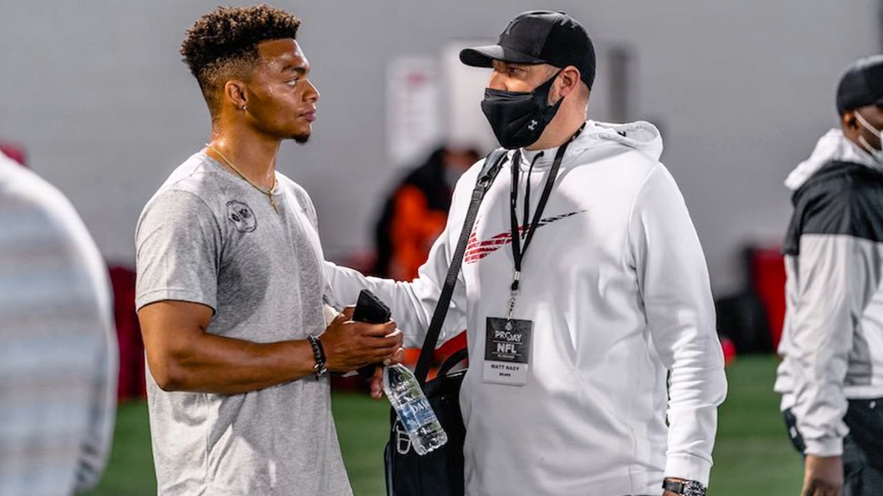 NFL Network's Stacey Dales: quarterback Justin Fields, Chicago