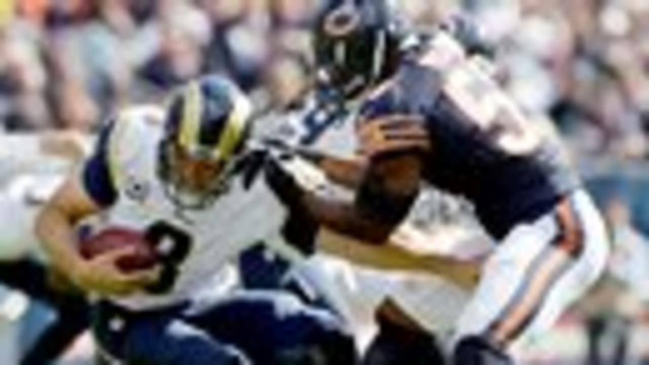 Bears' pass rush overwhelms Rams